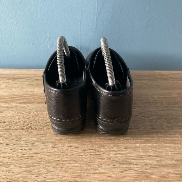 Dansko XP Black Floral Tooled Leather Comfort Clogs Nurse Sz.37 / 6.5 US VGUC - Picture 5 of 8